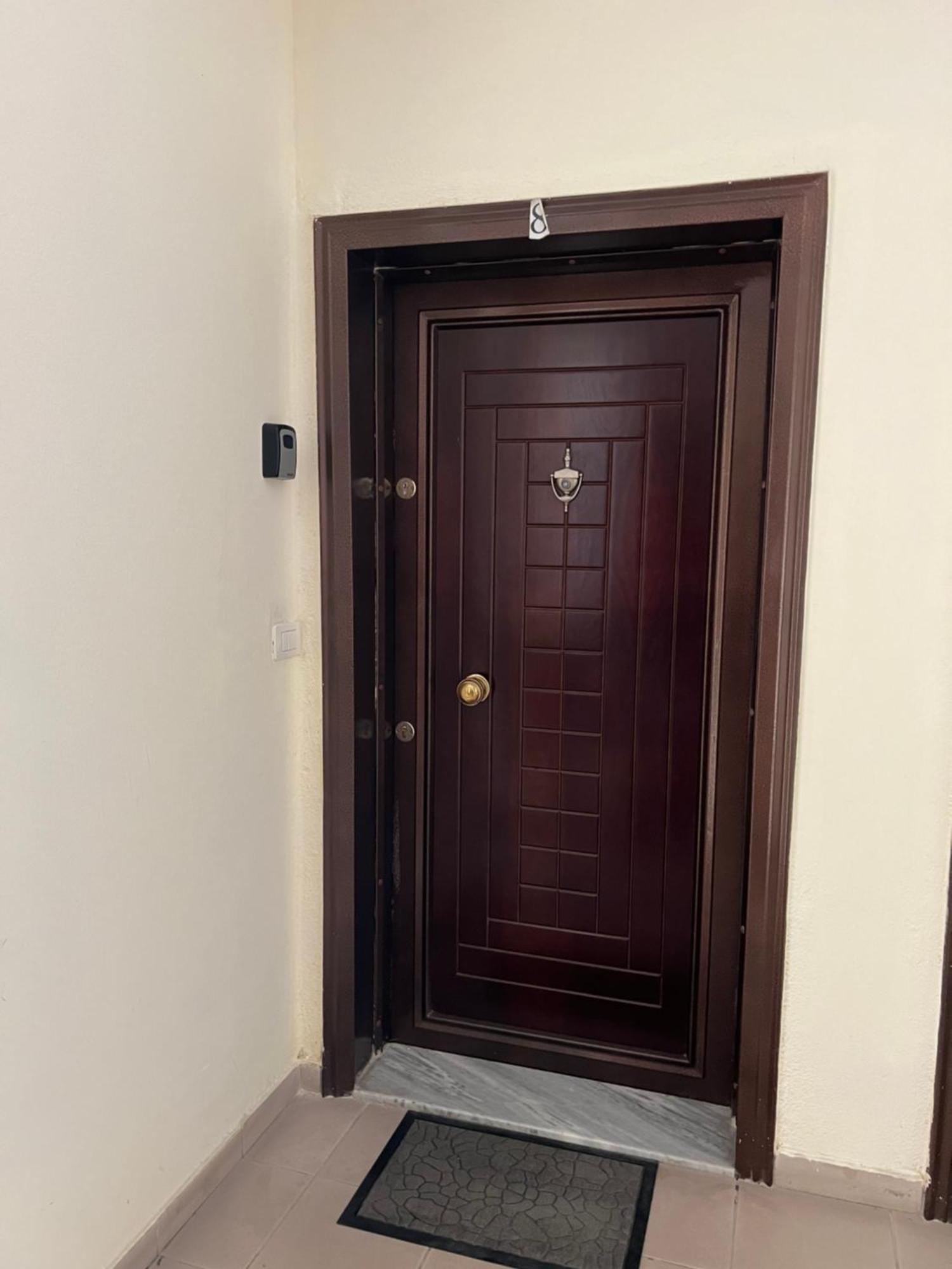 Cane Apartment New Bazaar Тирана Екстер'єр фото